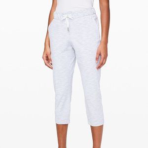 Lululemon On The Fly Crop *23" - NWT - sz10 Nimbus